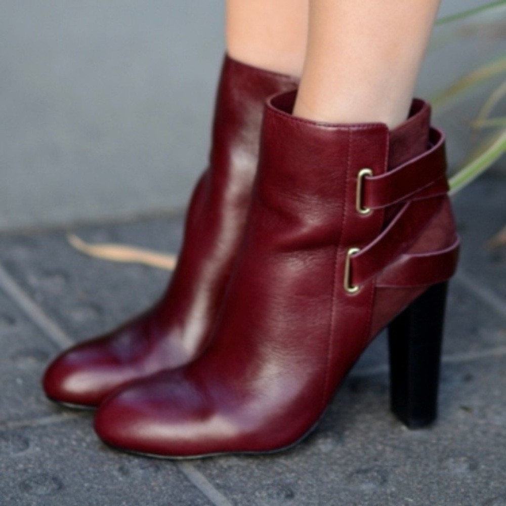 Isola “Talen” Ankle Booties – Red Leather & Suede – Criss-Cross Strap – Size 6.5